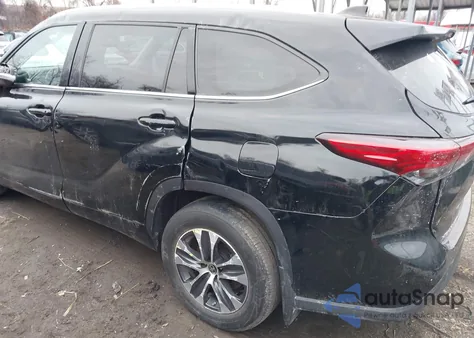 2022 Toyota Highlander Xle z USA, uszkodzony, nr VIN 5TDGZRBH3NS189372
